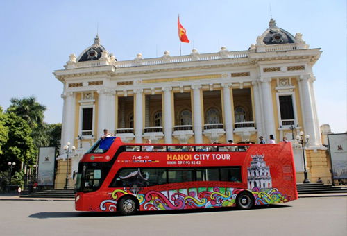 Bus tour in Hanoi old quarter