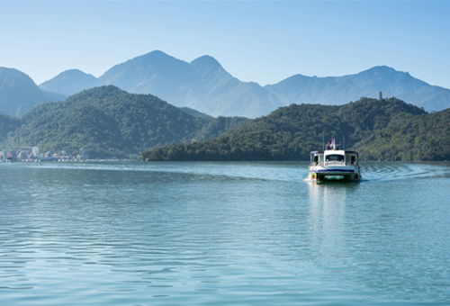 Cruising around Sun Moon Lake