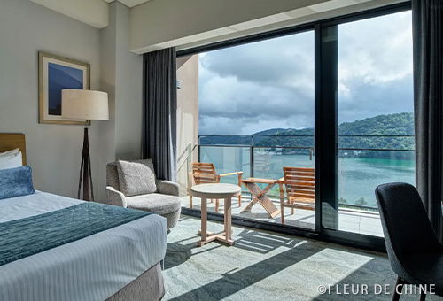 Enjoy beautiful lake view from the room